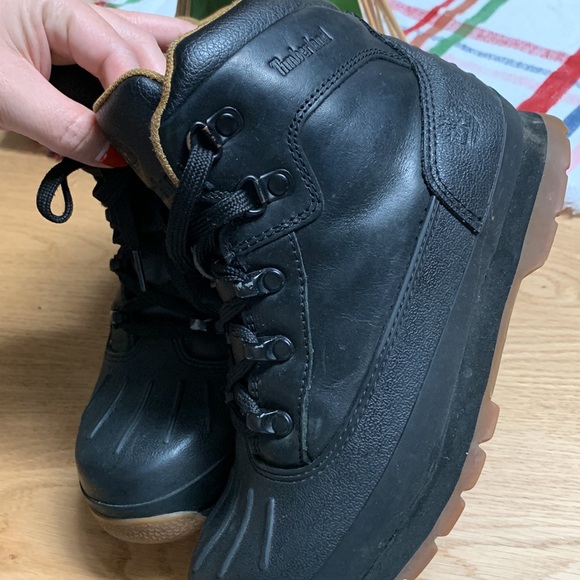 Beautiful stylish Timberlands Perfect for Winter. - Picture 2 of 4